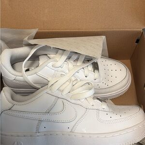 Nike Air Force 1 LE (GS) in White